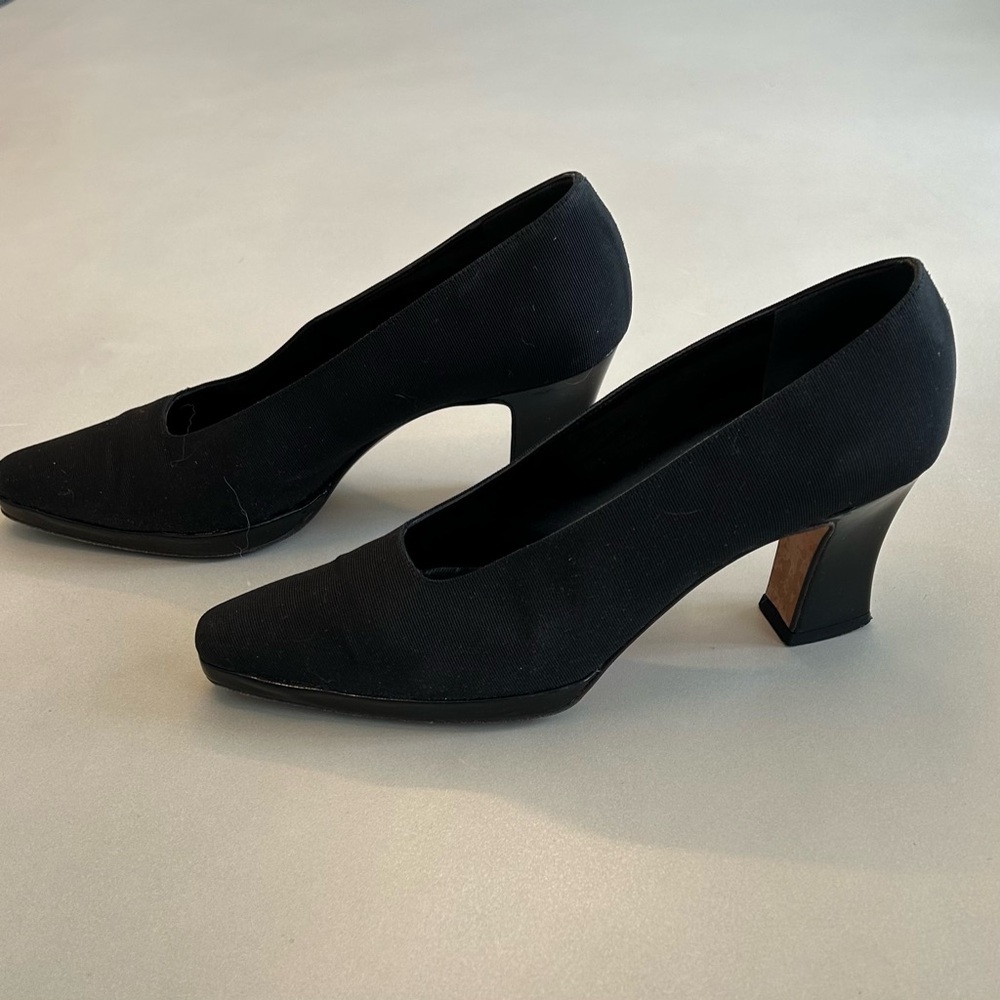 Anne Klein ll Vintage Women's Grosgrain Classic Black Heels, Size 8N - Picture 3 of 9